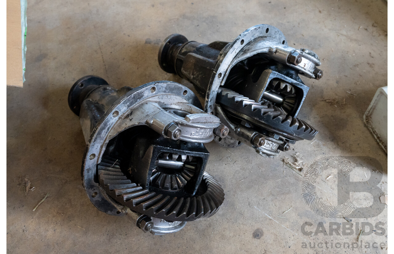 Pair of MG MGB Mowog Pumpkin Case Differential Housings