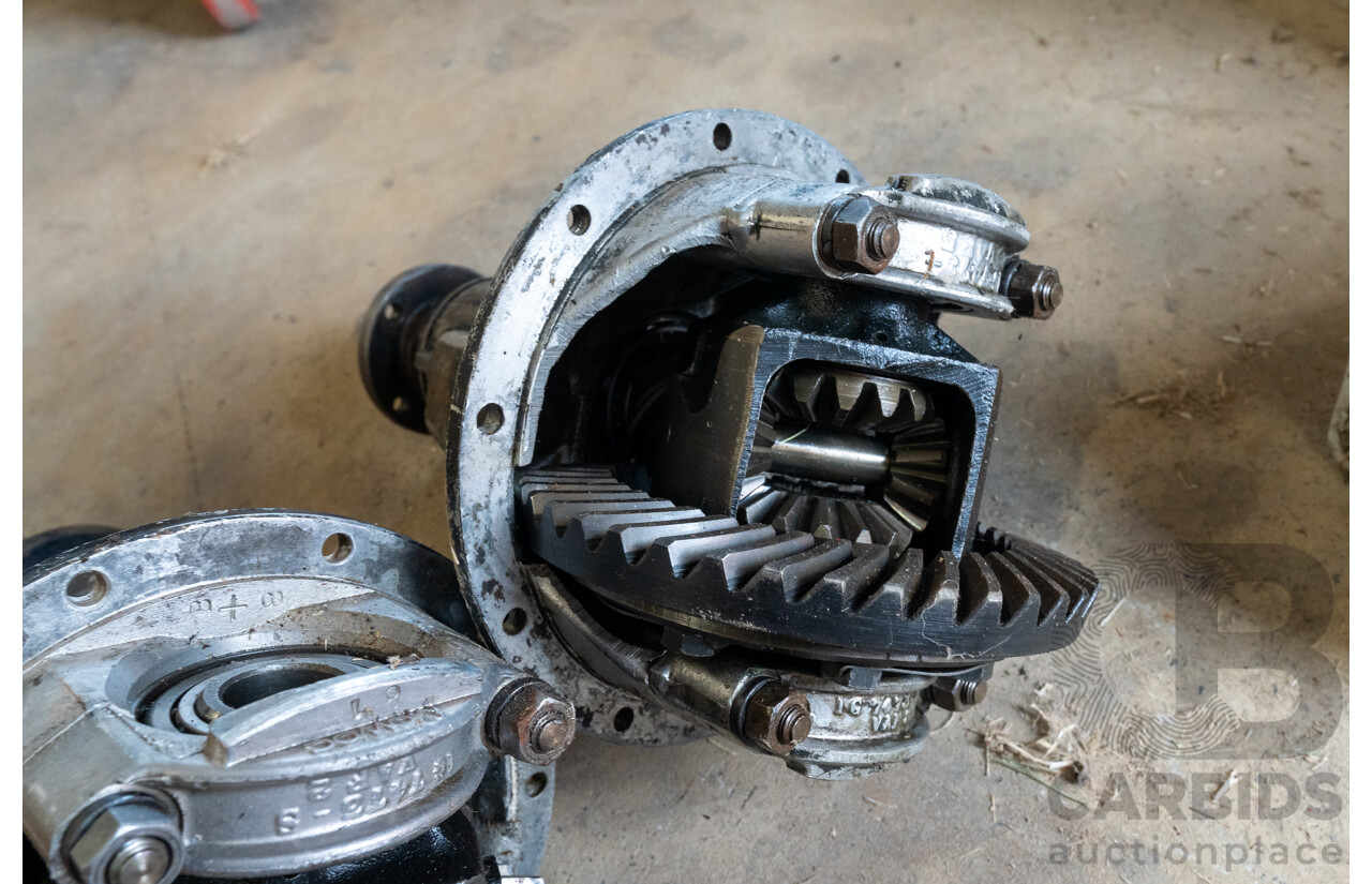 Pair of MG MGB Mowog Pumpkin Case Differential Housings