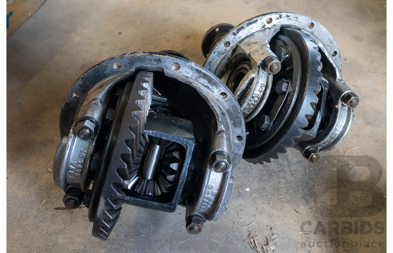 Pair of MG MGB Mowog Pumpkin Case Differential Housings