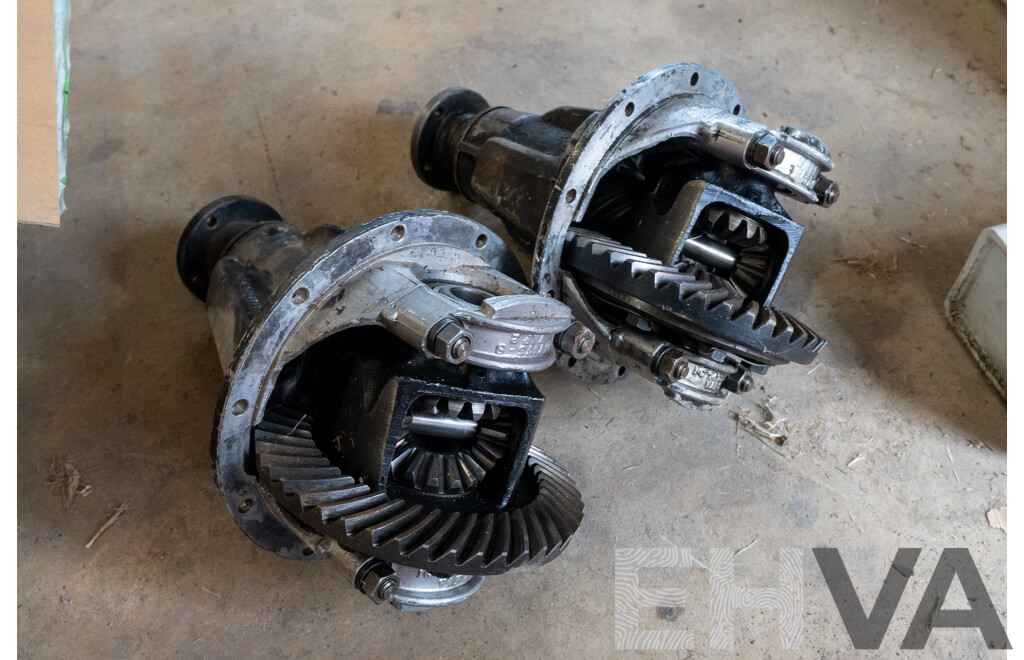 Pair of MG MGB Mowog Pumpkin Case Differential Housings