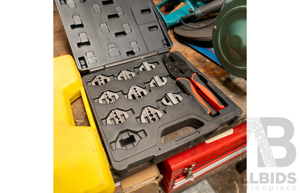 Cased Incomplete Wire Strippers and Hole Saws Sets
