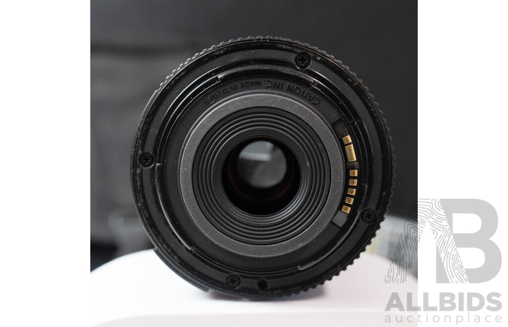 Canon EOS 400D Digital SLR Camera Kit with Canon Lenses, Speedlite Flash and Carry Bag