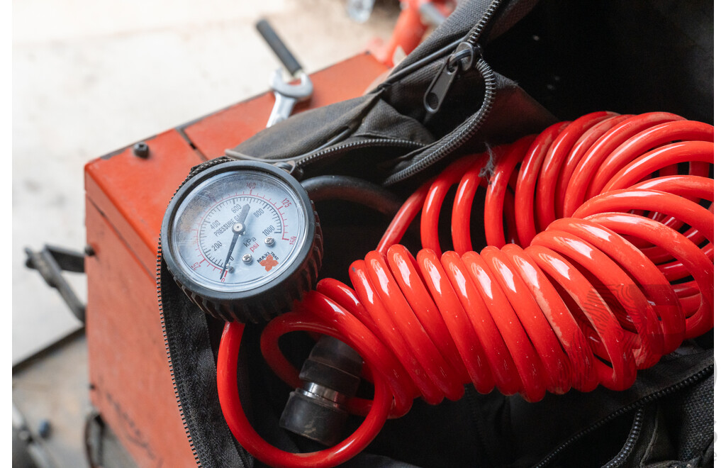 Maxi Tarc 12 Volt 40 LPM 150 PSI Portable Air Compressor