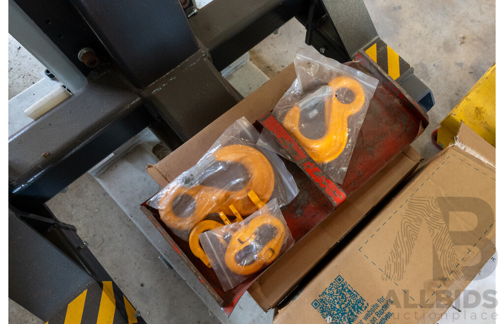 2022 Hero Hoists Pty Ltd 2500 Kg Lift King Portable Motor Vehicle Hoist