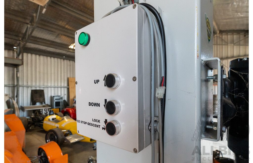 2022 Hero Hoists Pty Ltd 2500 Kg Lift King Portable Motor Vehicle Hoist