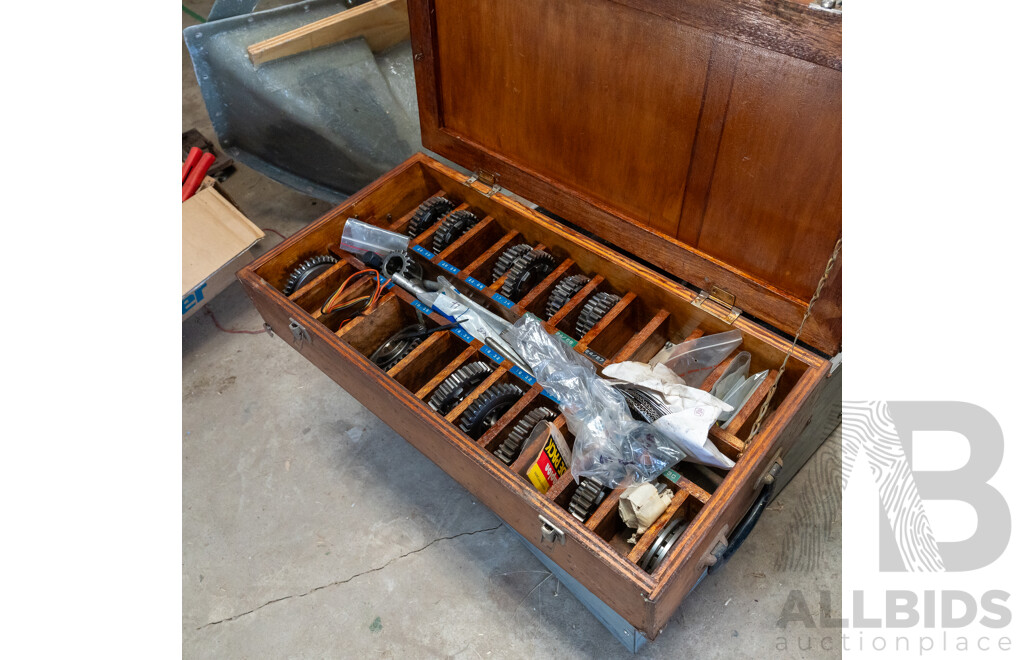 Fitted Case of Gear Box Gears