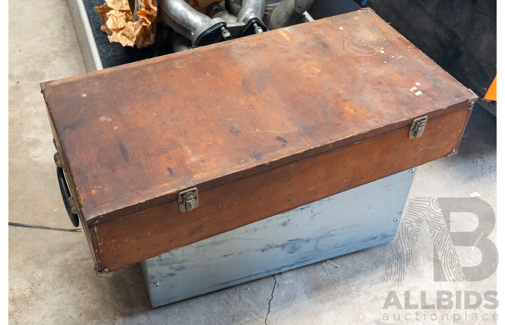 Fitted Case of Gear Box Gears