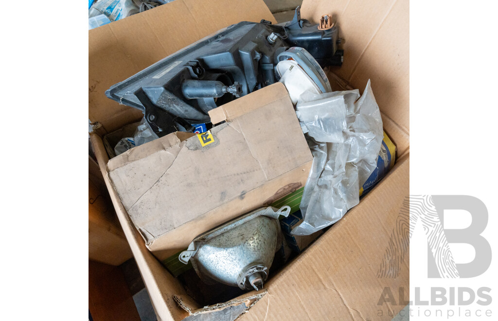 Pallet Lot of Assorted Auto Parts