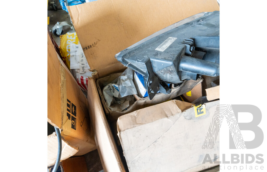 Pallet Lot of Assorted Auto Parts