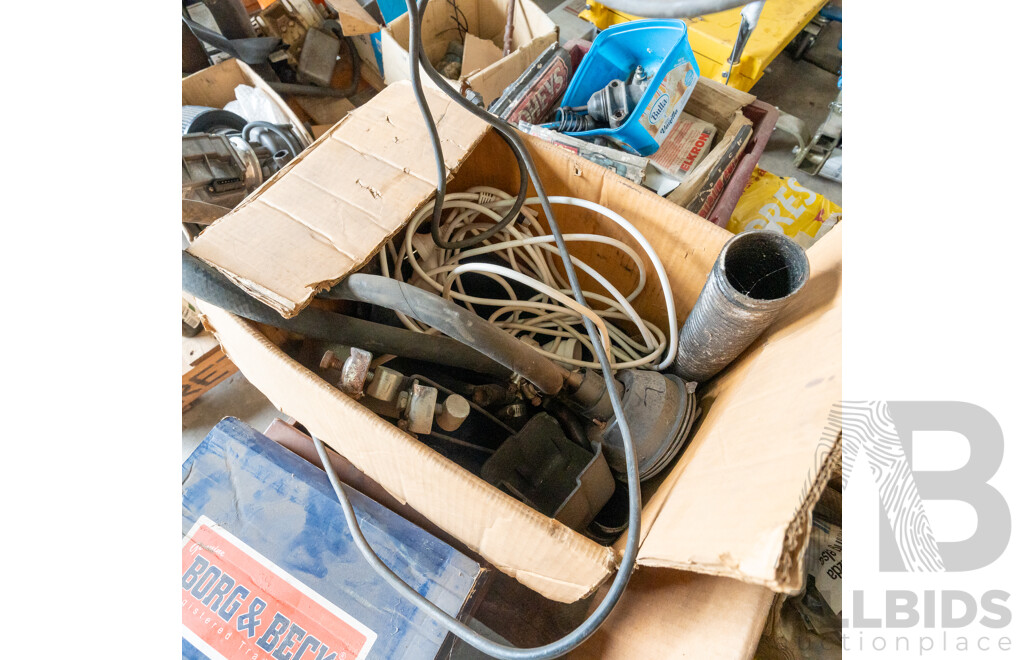 Pallet Lot of Assorted Auto Parts