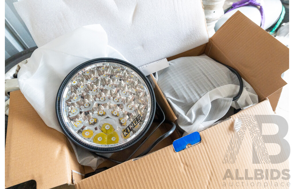 Pair of Boxed 9 Inch Xtreme Driving Lights