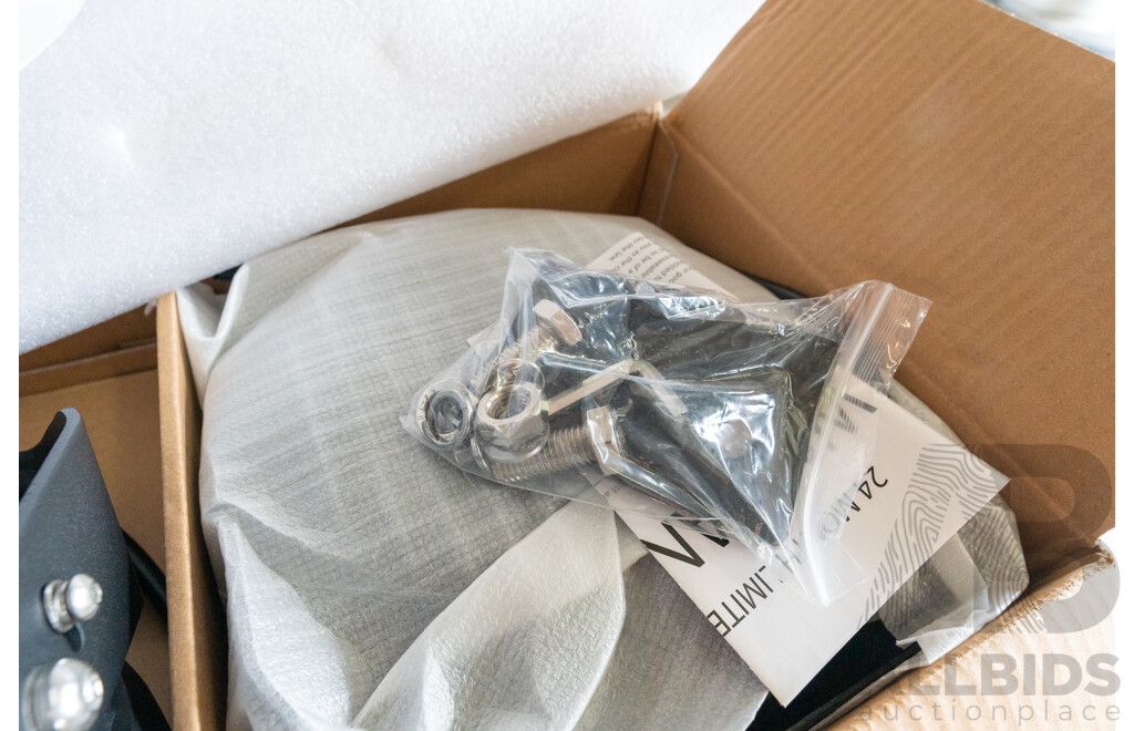 Pair of Boxed 9 Inch Xtreme Driving Lights