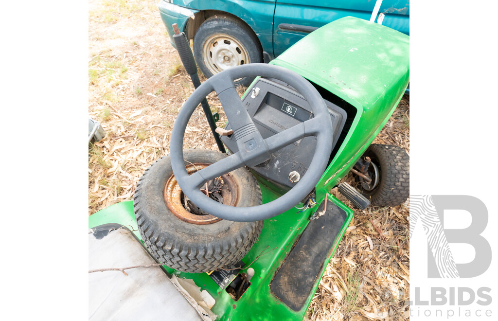 John Deere 165 Hydro Ride on Mower