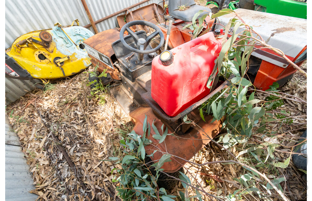 Vintage VICTA 8-34 Ride on Lawn Mower