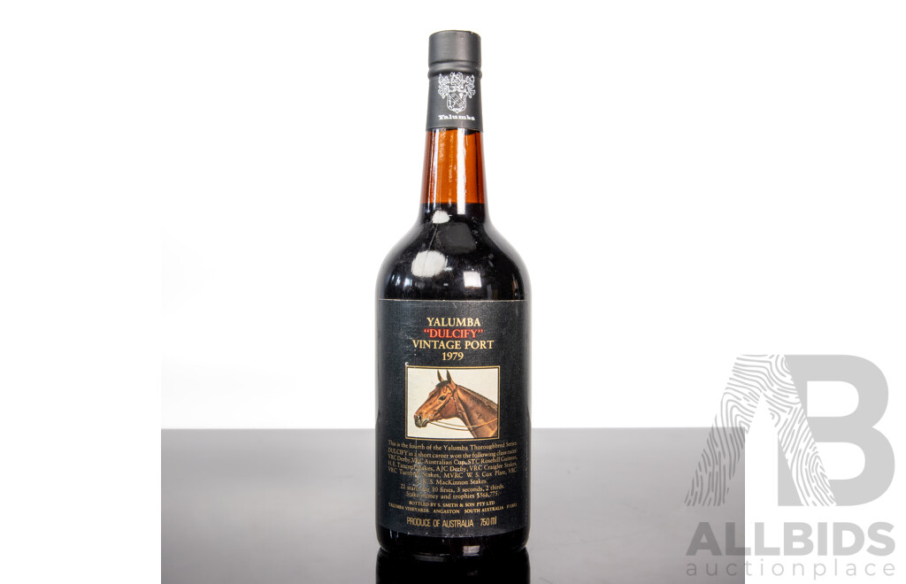 Set of Five Consecutive Yalumba Thoroughbred Series Vintage Port, 1976-1980 Togeather with Cased Mr Pickwicks Port