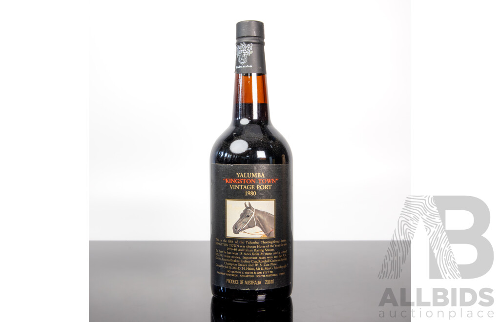 Set of Five Consecutive Yalumba Thoroughbred Series Vintage Port, 1976-1980 Togeather with Cased Mr Pickwicks Port