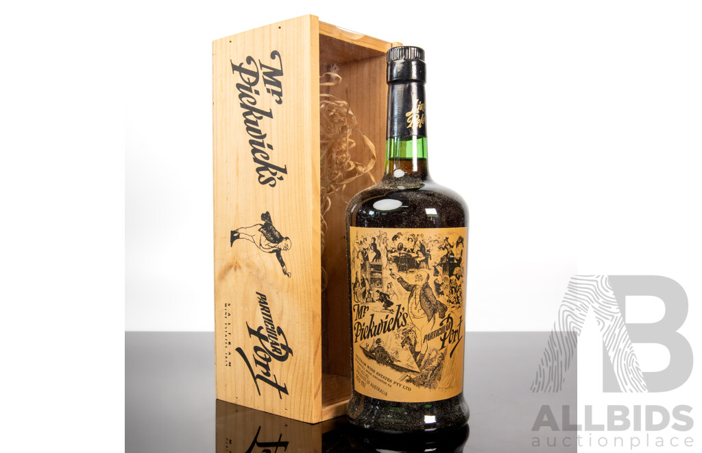 Set of Five Consecutive Yalumba Thoroughbred Series Vintage Port, 1976-1980 Togeather with Cased Mr Pickwicks Port