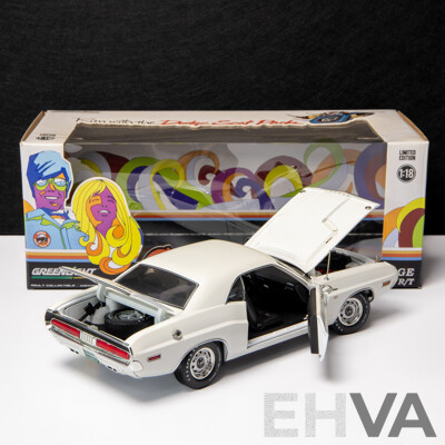 Greenlight 1970 Dodge Challenger R/T White - 1:18 Scale Model Car
