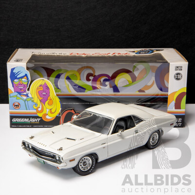 Greenlight 1970 Dodge Challenger R/T White - 1:18 Scale Model Car