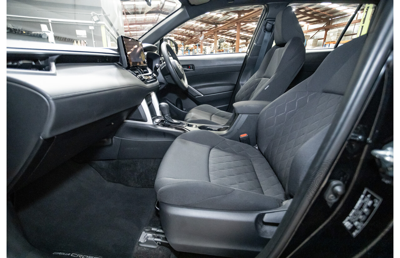 09/2022 Toyota Corolla Cross GX Hybrid MXGH10R 4D Wagon Eclipse Black 2.0L - 146kW Hybrid