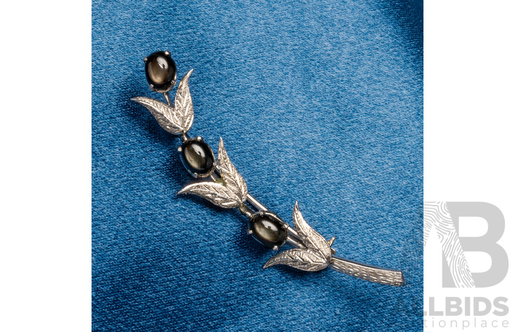 Vintage 14ct White Gold Branch Brooch with 3x Oval Cabochon Smokey Topaz - 4.27gms