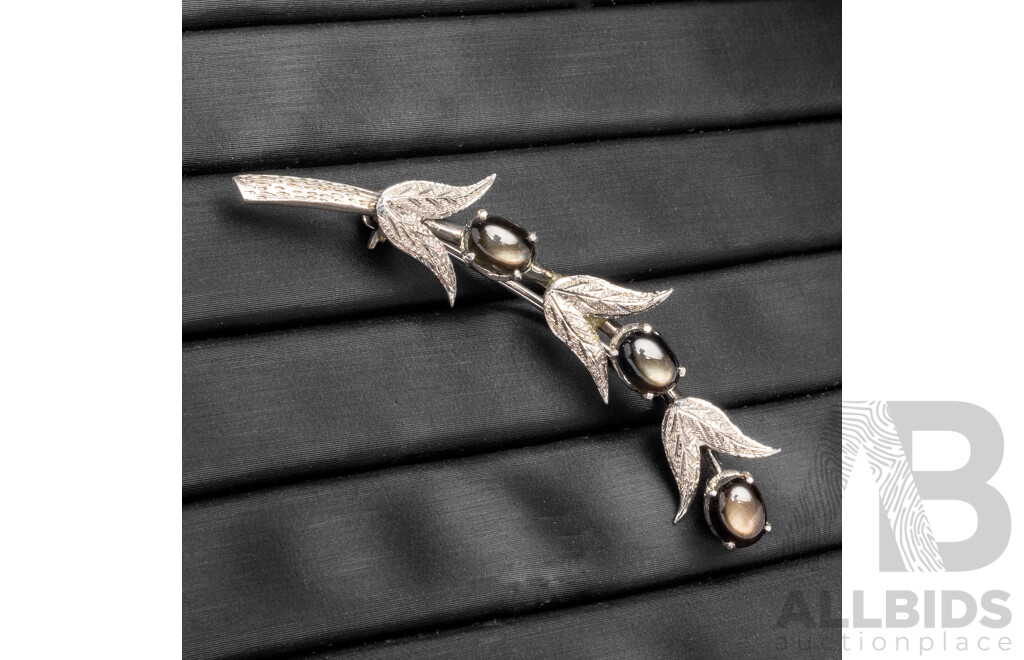 Vintage 14ct White Gold Branch Brooch with 3x Oval Cabochon Smokey Topaz - 4.27gms