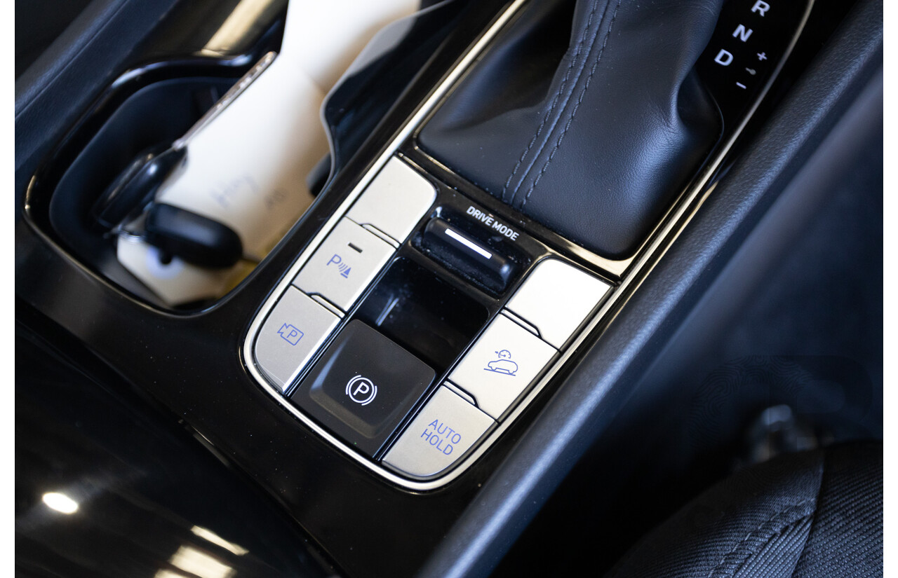 5/2024 Hyundai Tucson NX4.V3 MY25 4d Wagon White Cream Turbo 2.0L