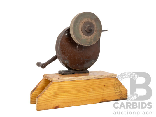 Vintage No 331hand Crank Carorundum Grinding Stone