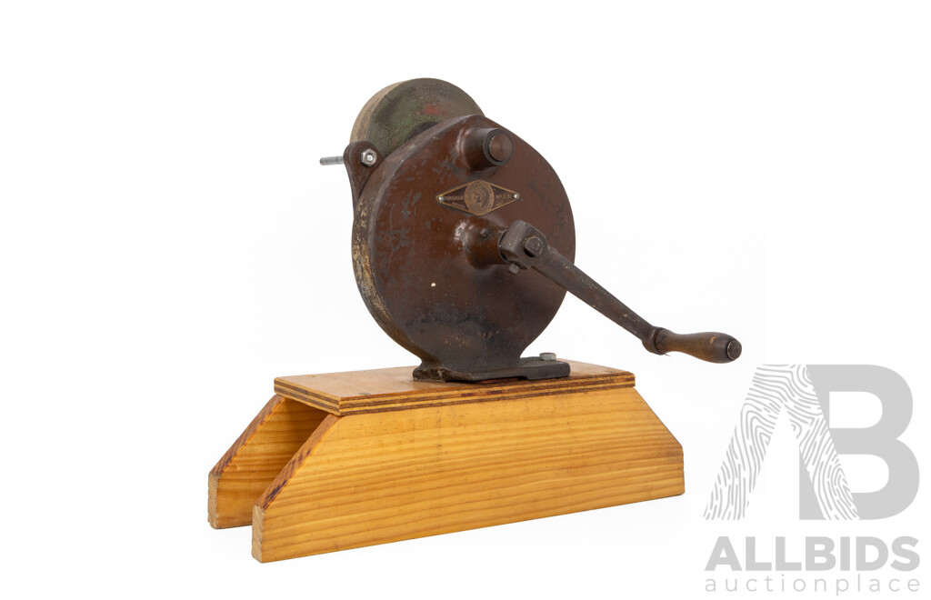 Vintage No 331hand Crank Carorundum Grinding Stone