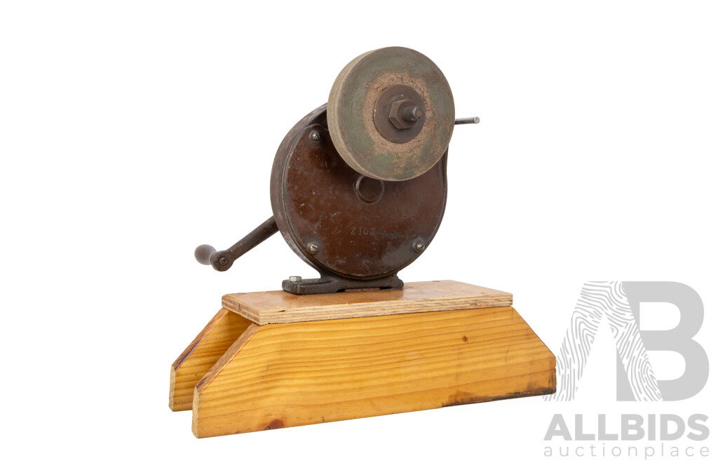 Vintage No 331hand Crank Carorundum Grinding Stone