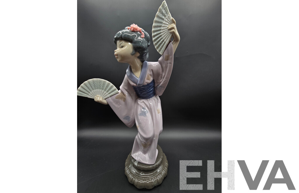 Lladro Japonesita Abanico Geisha Figurine – Model 4991