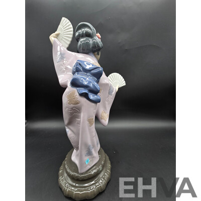 Lladro Japonesita Abanico Geisha Figurine – Model 4991