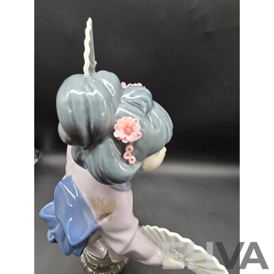 Lladro Japonesita Abanico Geisha Figurine – Model 4991