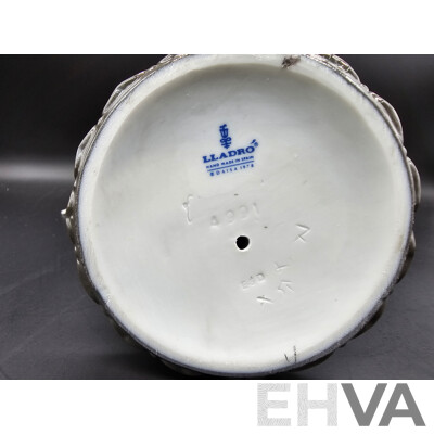 Lladro Japonesita Abanico Geisha Figurine – Model 4991