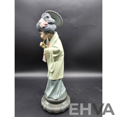 Lladro Japonesita Sombrilla Geisha Figurine – Model 4988