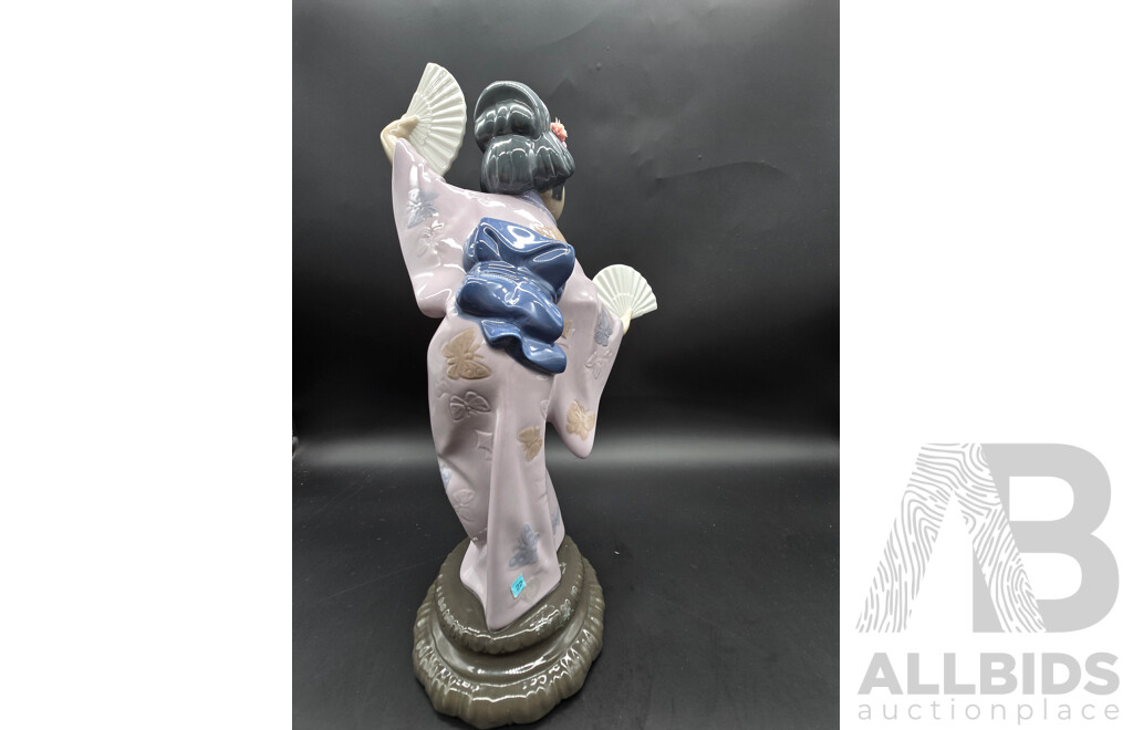 Lladro Japonesita Abanico Geisha Figurine – Model 4991