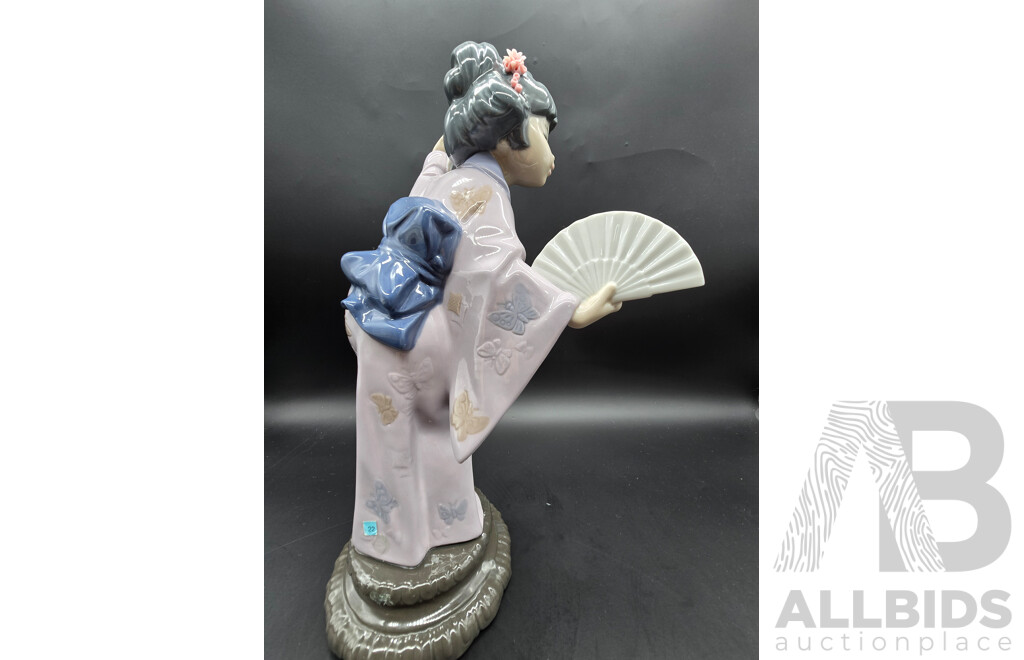 Lladro Japonesita Abanico Geisha Figurine – Model 4991
