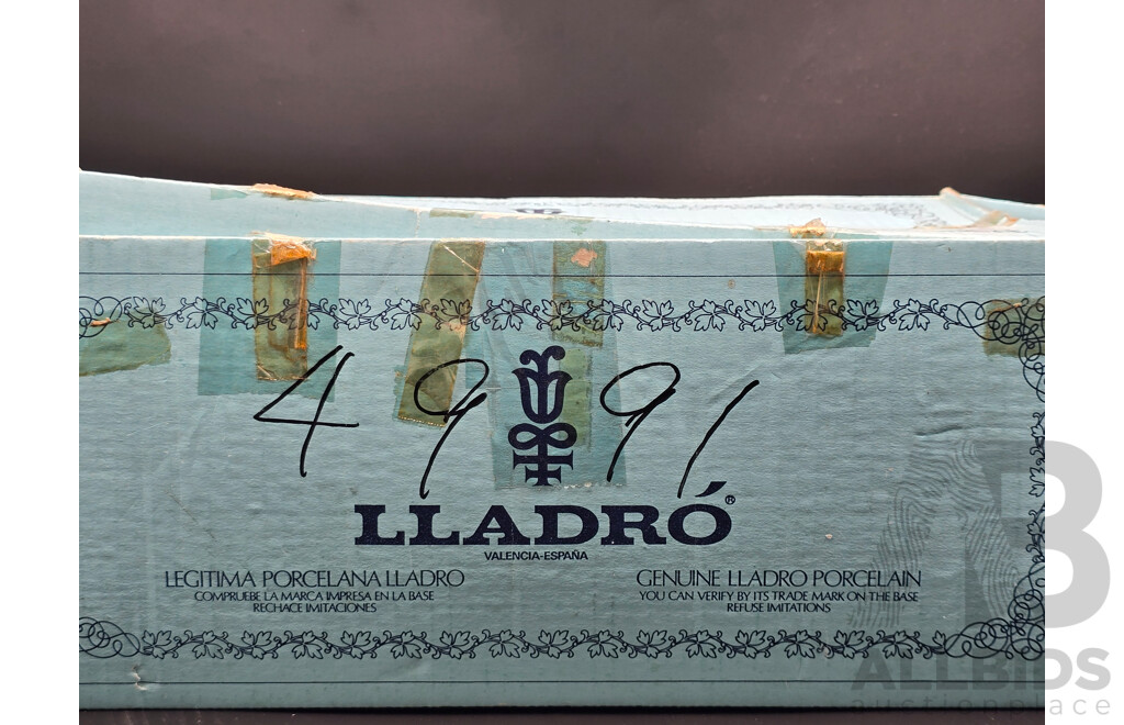 Lladro Japonesita Abanico Geisha Figurine – Model 4991