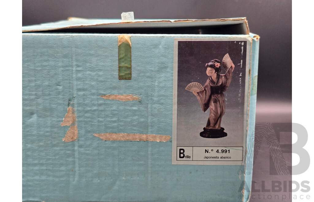Lladro Japonesita Abanico Geisha Figurine – Model 4991