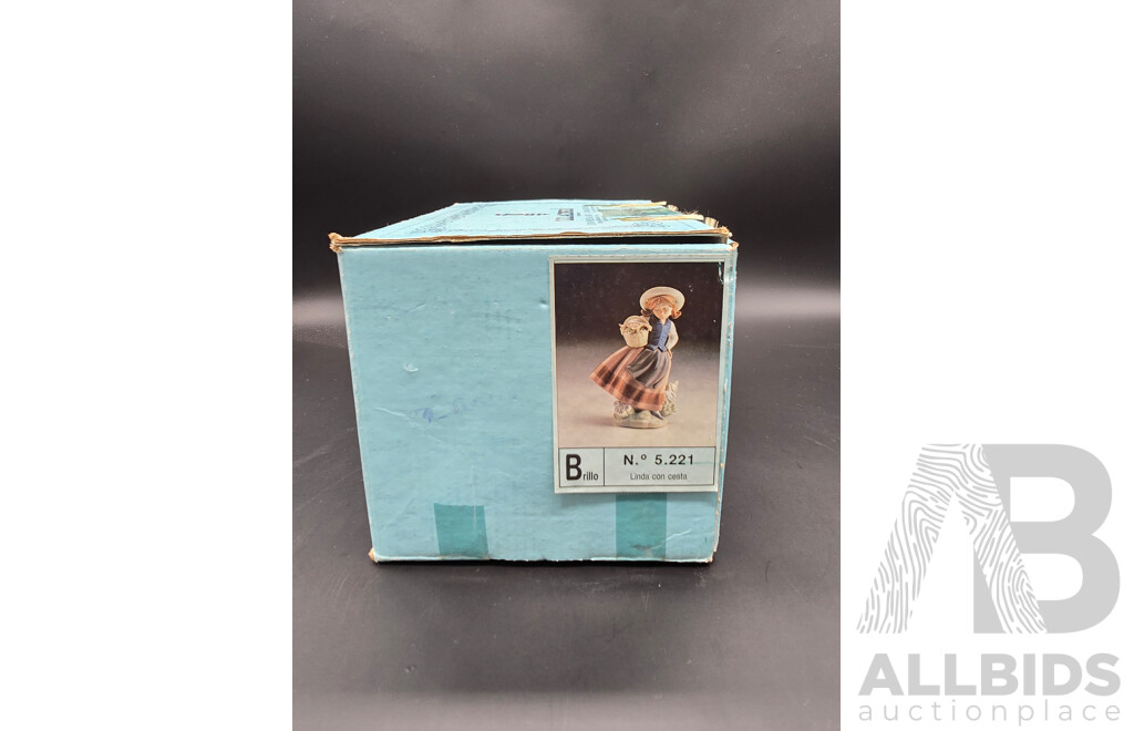 Lladro ‘Sweet Scent’ / ‘Linda Con Cesta’ Girl with Basket Figurine – Model 5221