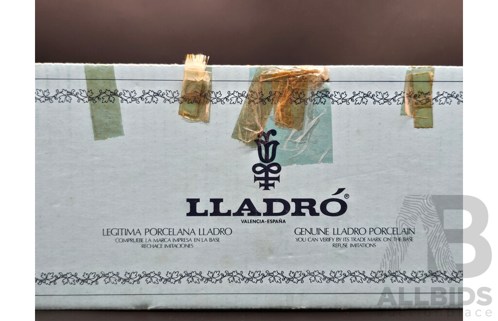 Lladro ‘Japanese Timida’ Geisha Girl Figurine, Model 4990