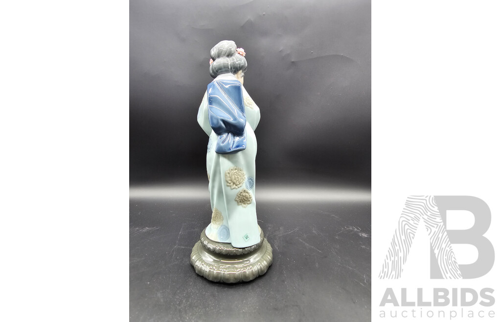 Lladro ‘Japonesita Sayonara’ Geisha Figurine – Model 4989