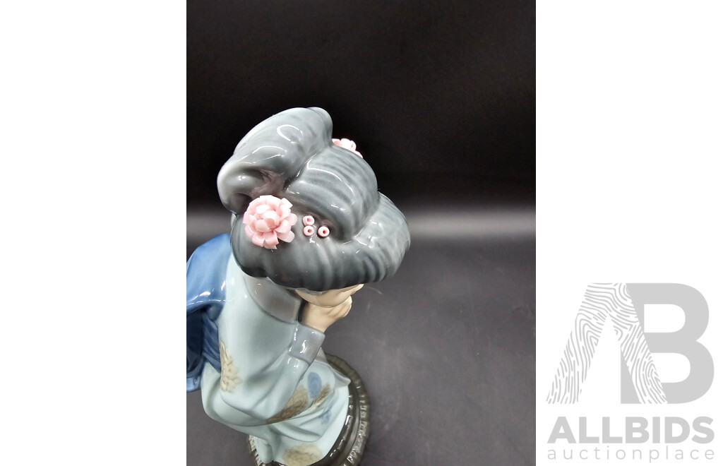 Lladro ‘Japonesita Sayonara’ Geisha Figurine – Model 4989