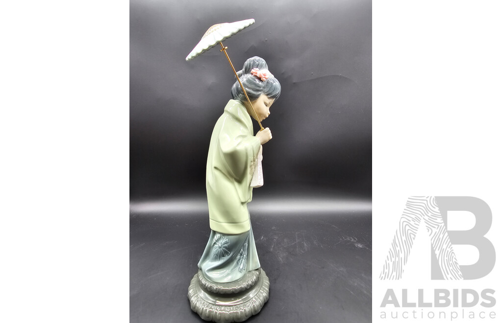 Lladro Japonesita Sombrilla Geisha Figurine – Model 4988