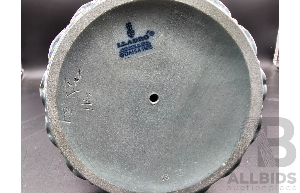 Lladro Japonesita Sombrilla Geisha Figurine – Model 4988