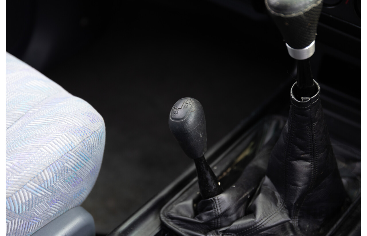 10/2000 Toyota Landcruiser Prado GXL (4x4) KZJ95R 4d Wagon Black Onyx Turbo Diesel 3.0L