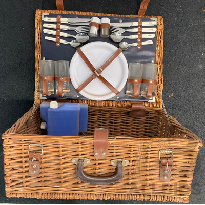 4-person Wicker Picnic Basket