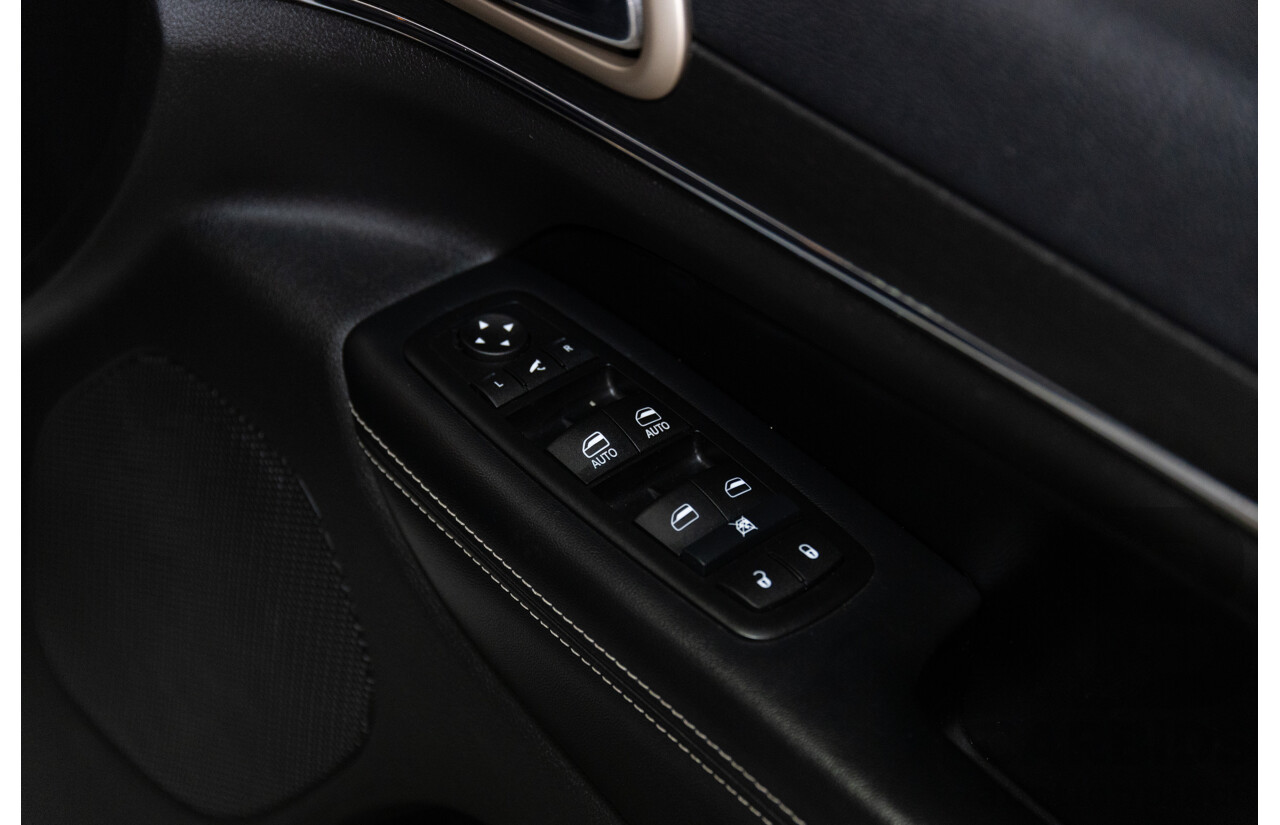 9/2015 Jeep Grand Cherokee Limited (4x4) WK MY15 4d Wagon Bright White Turbo Diesel V6 3.0L