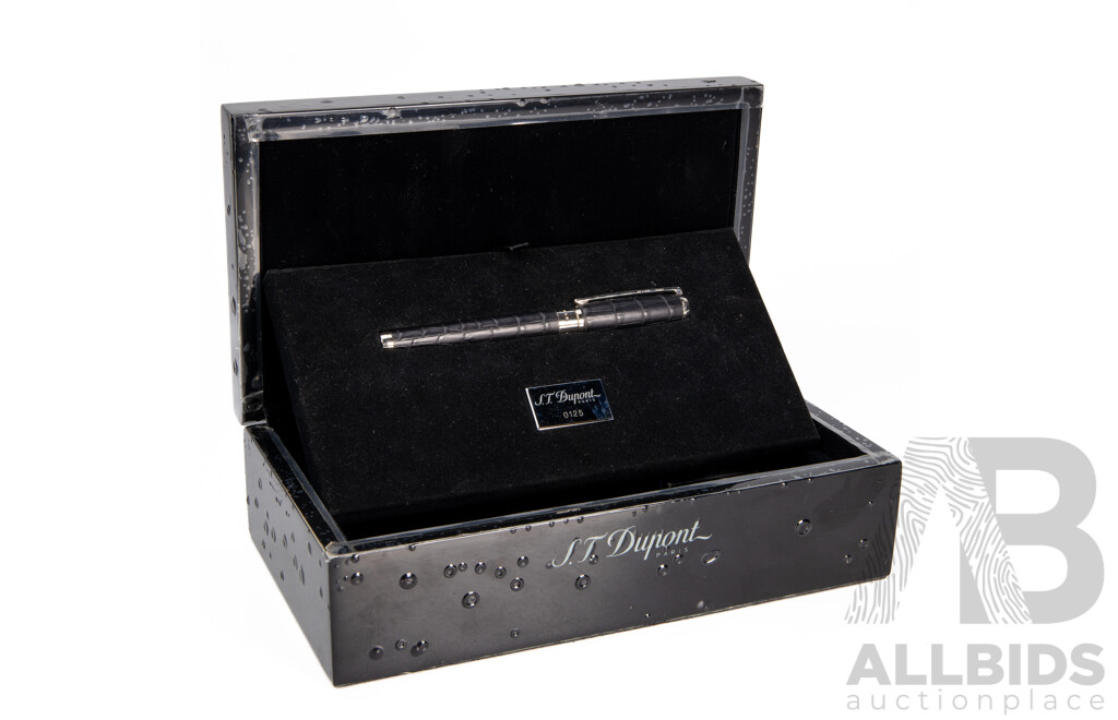 S.T. Dupont Alligator Noir Fountain Pen with Palladium Finishes, in Presentation Case