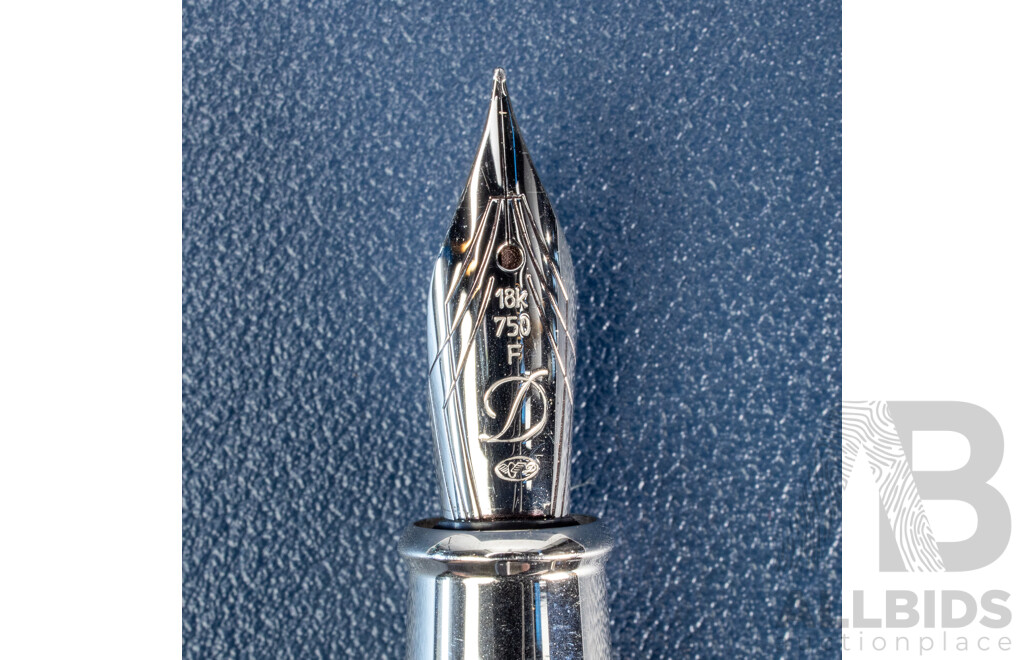 S.T. Dupont Alligator Noir Fountain Pen with Palladium Finishes, in Presentation Case